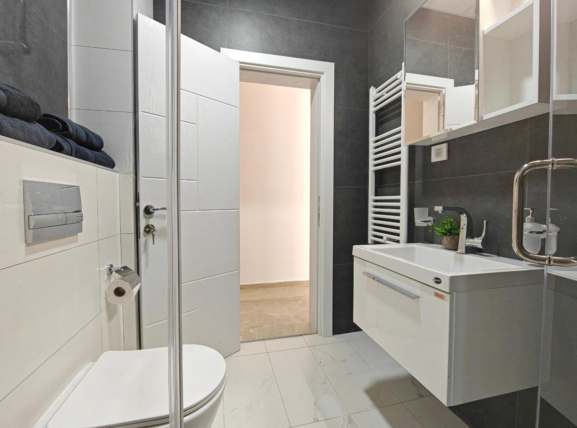 Home Art Apartments Скопье Экстерьер фото