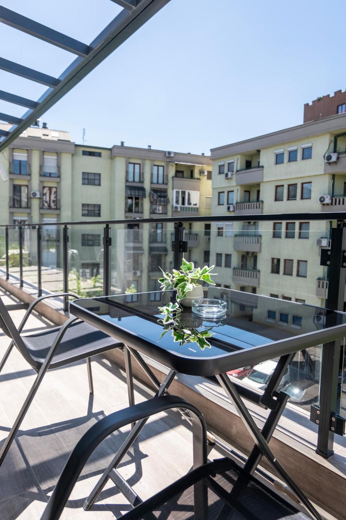 Home Art Apartments Скопье Экстерьер фото
